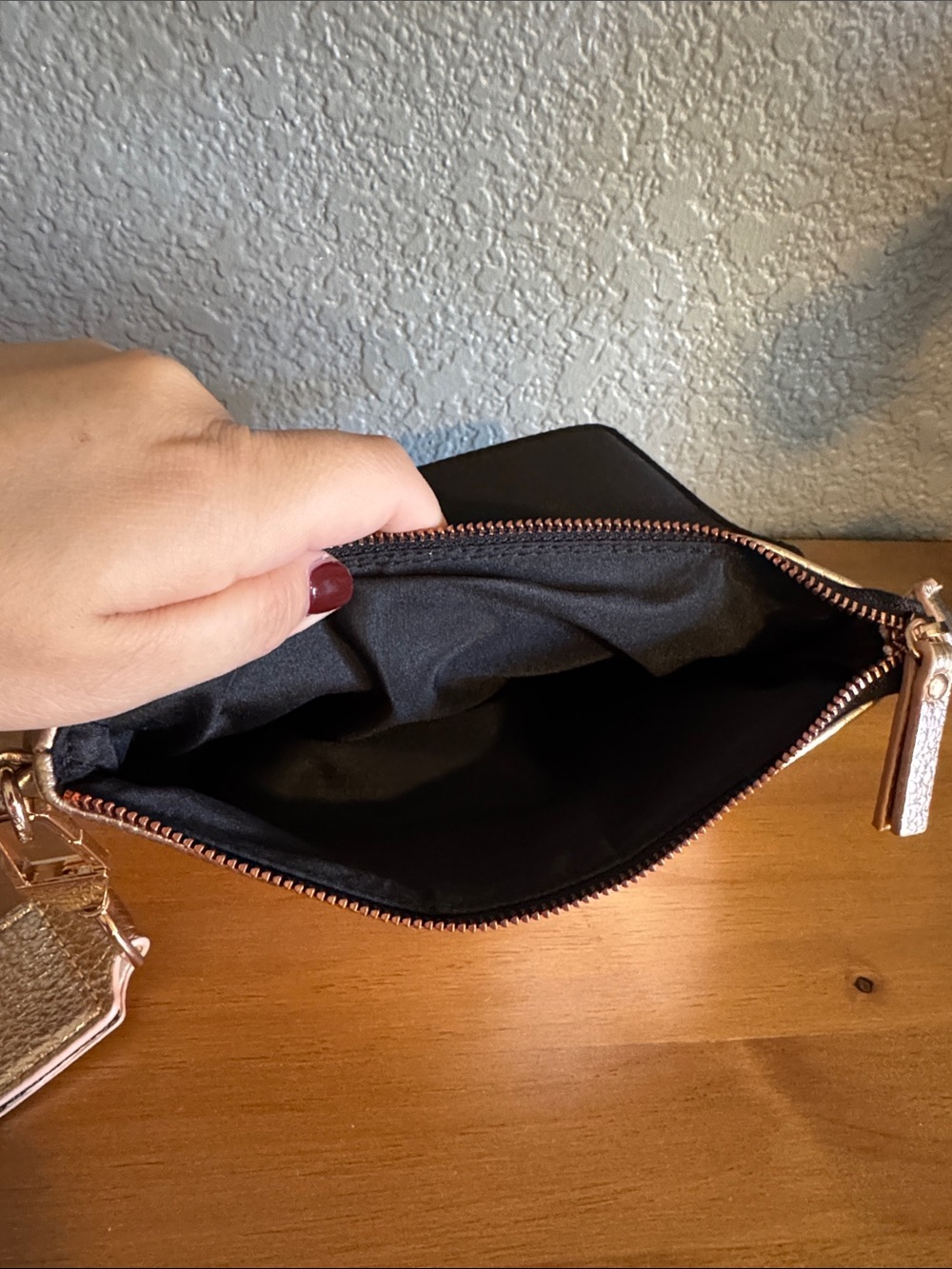 Quay Australia Metallic Rose Gold Textured Crossbody - Picture 4 of 6